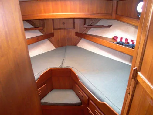 Slide: The Image of Albin 36 Trawler 1981 - 1