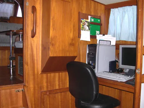Slide: The Image of Albin 36 Trawler 1981 - 3