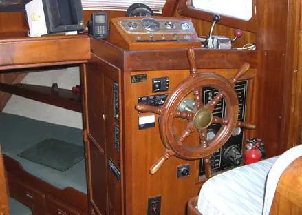 Slide: The Image of Albin 36 Trawler 1981 - 6