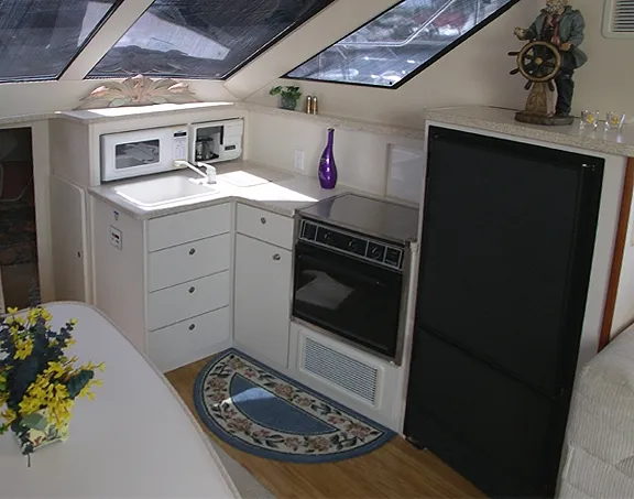 Slide: The Image of Silverton 352 Motor Yacht 1998 - 6