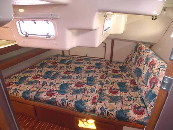 Slide: The Image of Hunter 40.5 Sloop 1997 - 4