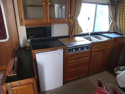 Slide: The Image of Nelson Trawler 1986 - 3