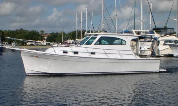 Slide: The Image of Mainship Pilot Sedan 1999 - 1