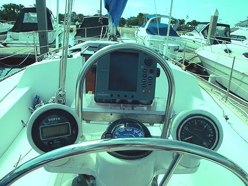 Slide: The Image of Hunter 28.5 1985 - 10
