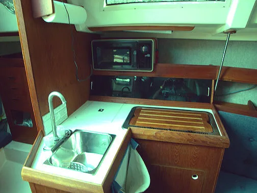 Slide: The Image of Hunter 28.5 1985 - 6