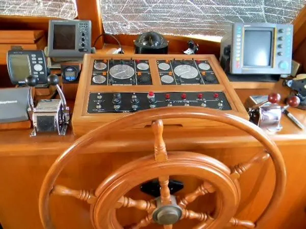 Slide: The Image of DeFever 49 Motor Yacht 1999 - 9