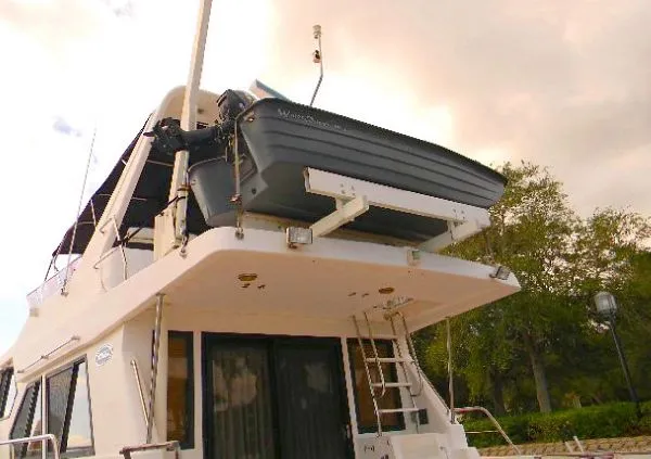 Slide: The Image of Symbol 557 Pilothouse Yacht 1999 - 3