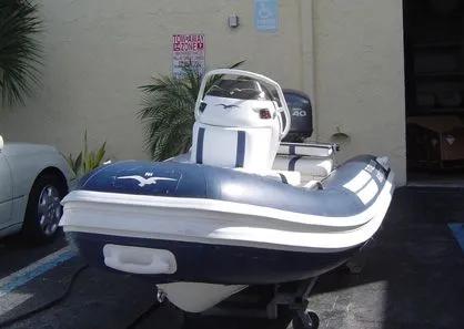Slide: The Image of Nautica DLX Center Console 2006 - 0