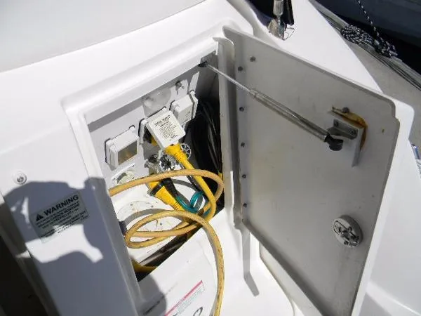 Slide: The Image of Sea Ray 310 Sundancer 2007 - 10