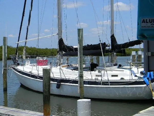 Slide: The Image of Morgan Out Island 415 Ketch 1980 - 0