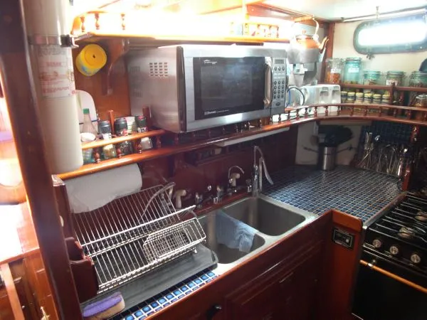 Slide: The Image of Island Trader 40 Motor Sailor 1984 - 10