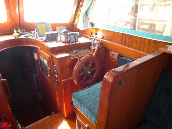 Slide: The Image of Island Trader 40 Motor Sailor 1984 - 4