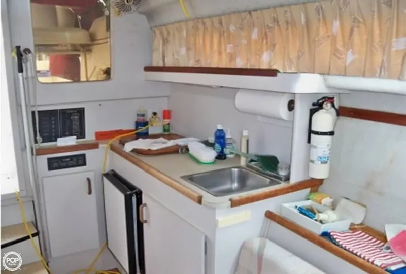 Slide: The Image of Wellcraft 2600 Express Cruiser 1991 - 3