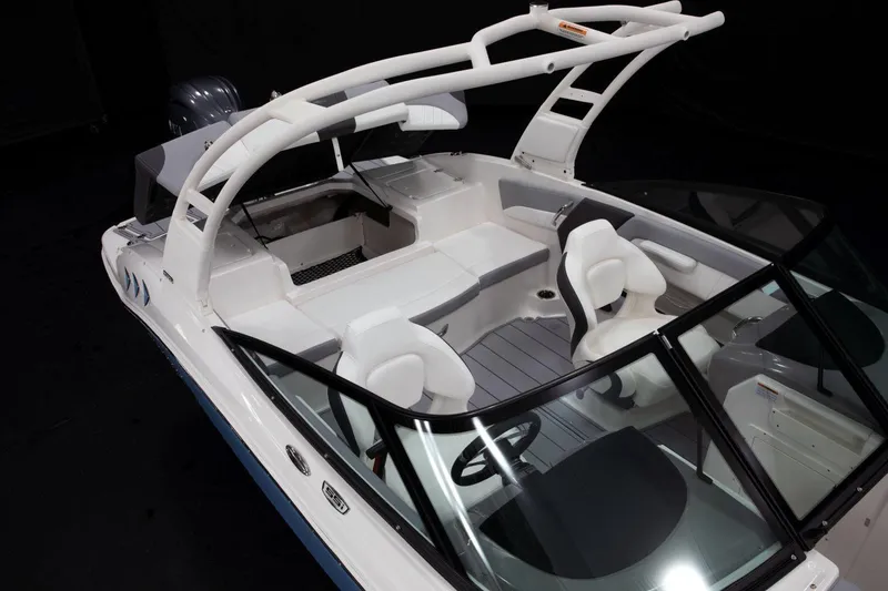 Slide: The Image of 2026 Chaparral 21 SSi OB boat with Yamaha outboard motor in showroom. - 6