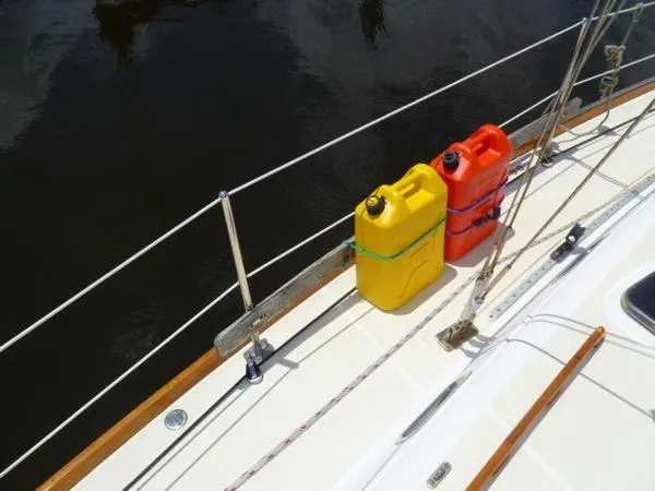 Slide: The Image of Tartan 3700 Shoal Draft 2004 - 9