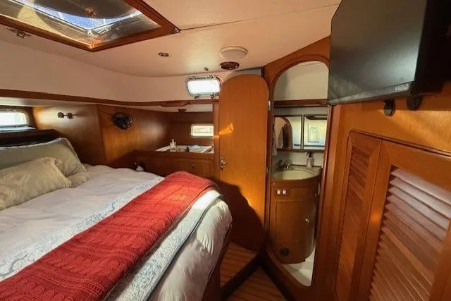 Slide: The Image of Luxurious 2002 Hylas 46 yacht cabin with cozy bed and ensuite bathroom. - 36