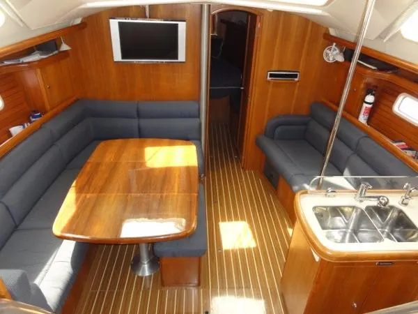 Slide: The Image of Hunter 45 Center Cockpit 2006 - 5