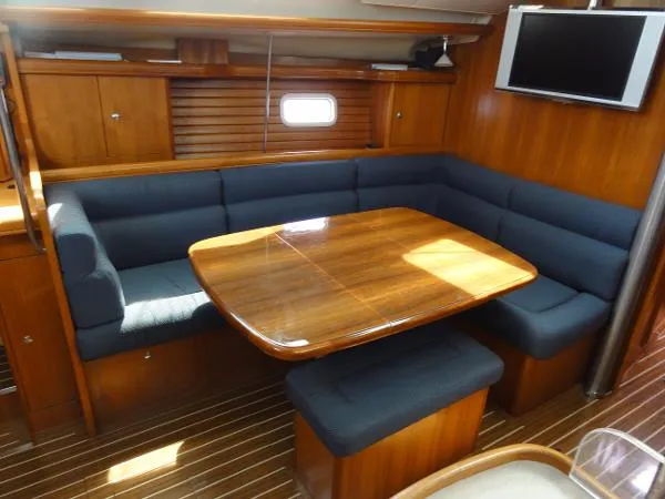 Slide: The Image of Hunter 45 Center Cockpit 2006 - 6