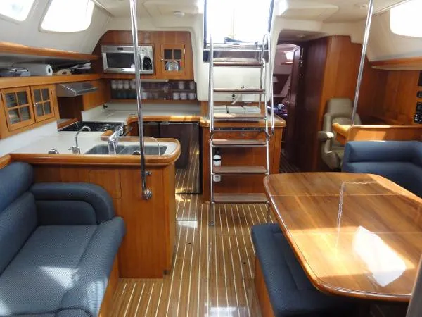 Slide: The Image of Hunter 45 Center Cockpit 2006 - 8