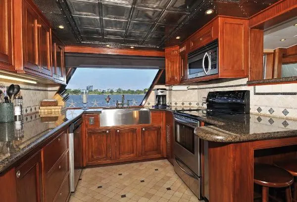 Slide: The Image of Hatteras Aft Deck Motor Yacht 1987 - 5