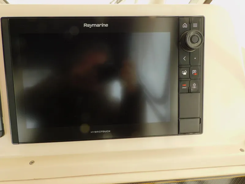 Slide: The Image of Raymarine Hybridtouch display on Grady-White Gulfstream 232, year 2012. - 32