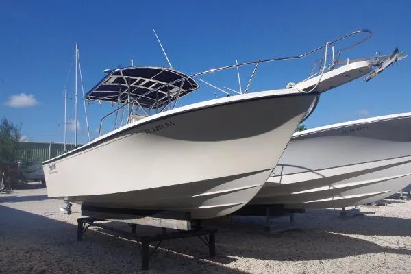 Slide: The Image of Parker Marine 2501 Center Console 2005 - 0