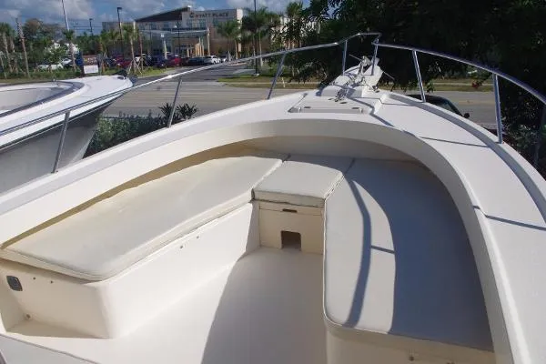 Slide: The Image of Parker Marine 2501 Center Console 2005 - 5