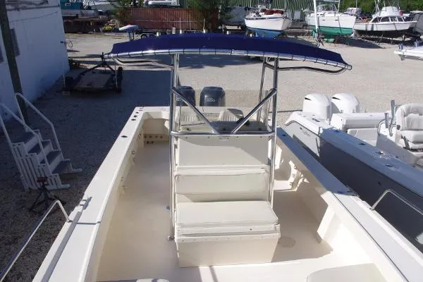 Slide: The Image of Parker Marine 2501 Center Console 2005 - 6