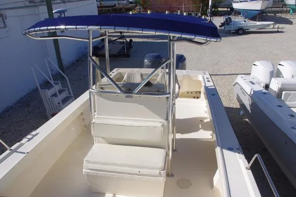 Slide: The Image of Parker Marine 2501 Center Console 2005 - 7