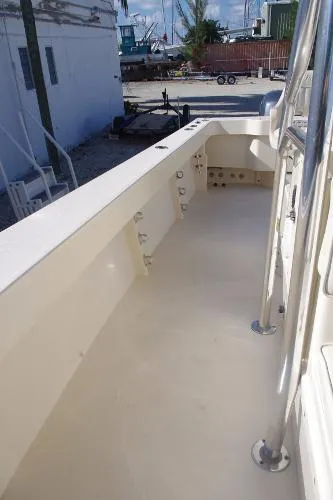 Slide: The Image of Parker Marine 2501 Center Console 2005 - 8
