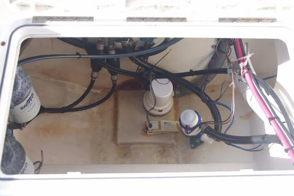 Slide: The Image of Parker Marine 2501 Center Console 2005 - 9