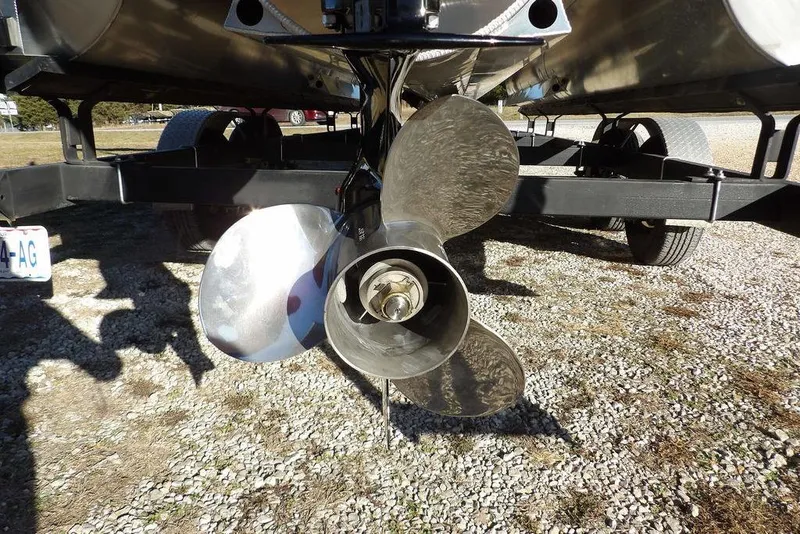 Slide: The Image of Propeller of 2026 Bennington M Swingback 22 MSB on trailer, gravel ground. - 44