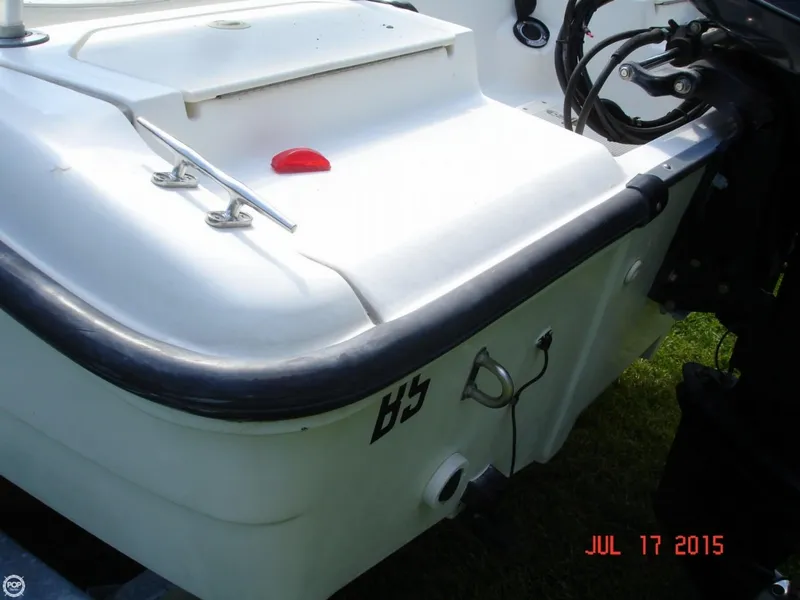 Slide: The Image of Boston Whaler 18 Dauntless 2001 - 10