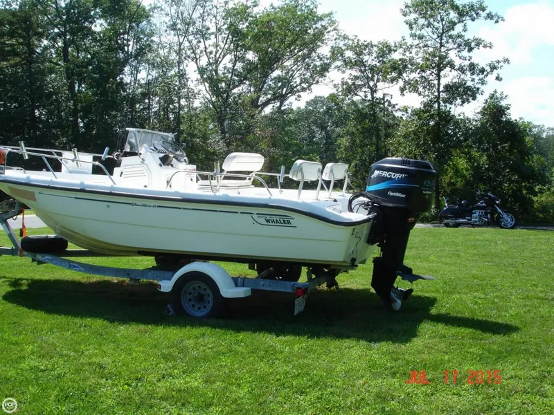 Slide: The Image of Boston Whaler 18 Dauntless 2001 - 3
