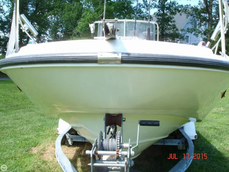 Slide: The Image of Boston Whaler 18 Dauntless 2001 - 4