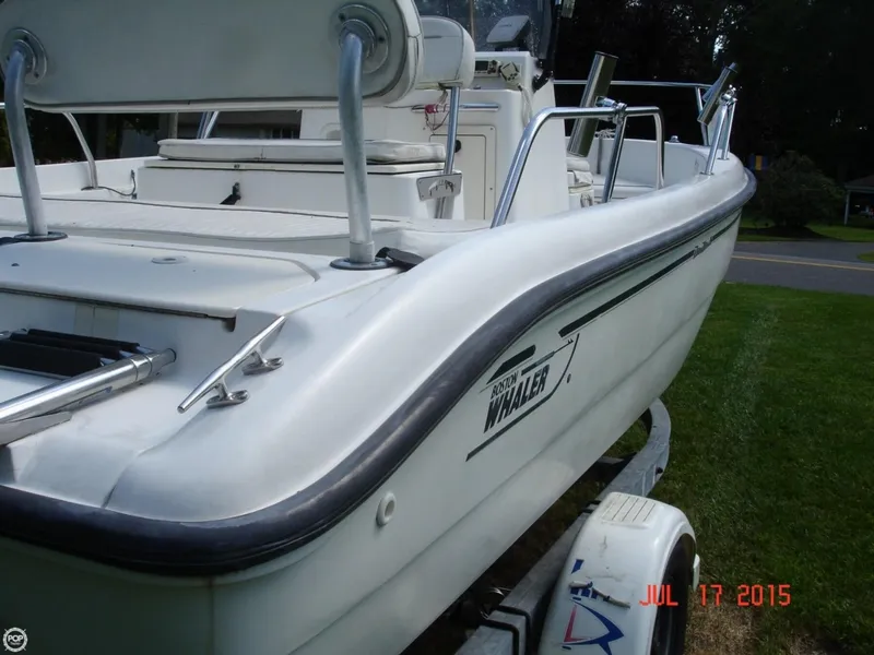 Slide: The Image of Boston Whaler 18 Dauntless 2001 - 5
