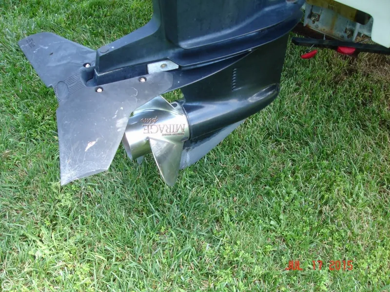 Slide: The Image of Boston Whaler 18 Dauntless 2001 - 6