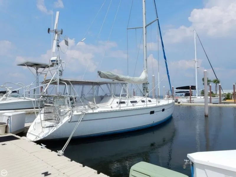 Slide: The Image of Hunter 433 Moorings 1992 - 2
