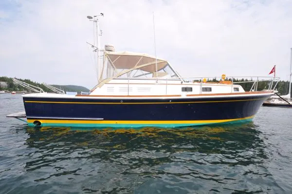 Slide: The Image of Grand Banks Eastbay EX 1995 - 11