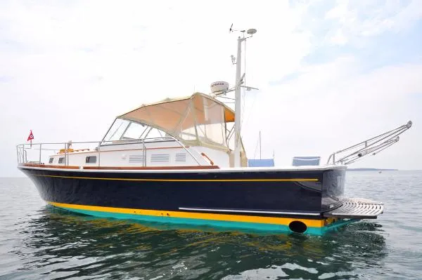 Slide: The Image of Grand Banks Eastbay EX 1995 - 7