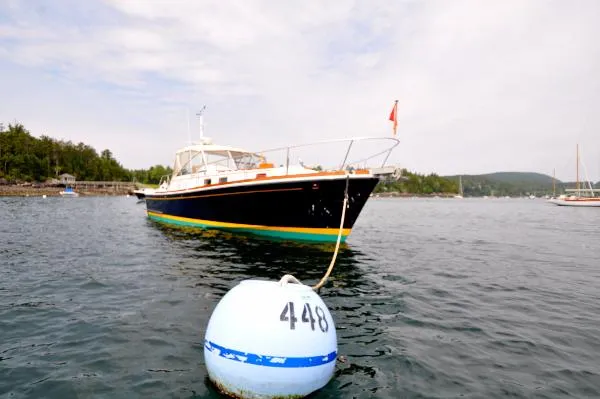 Slide: The Image of Grand Banks Eastbay EX 1995 - 9