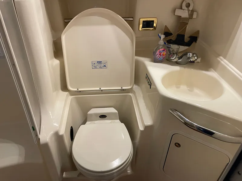 Slide: The Image of Sea Ray 380 Sundancer 2001 - 33