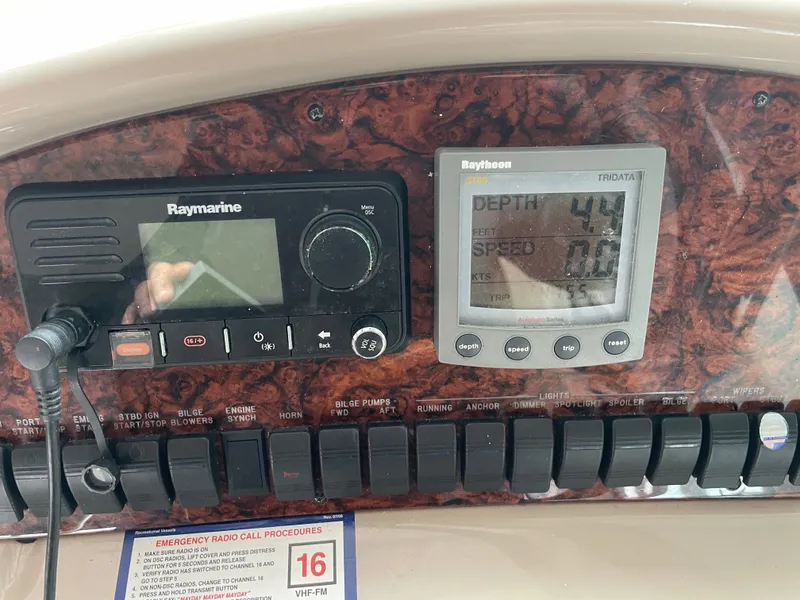 Slide: The Image of Sea Ray 380 Sundancer 2001 - 11
