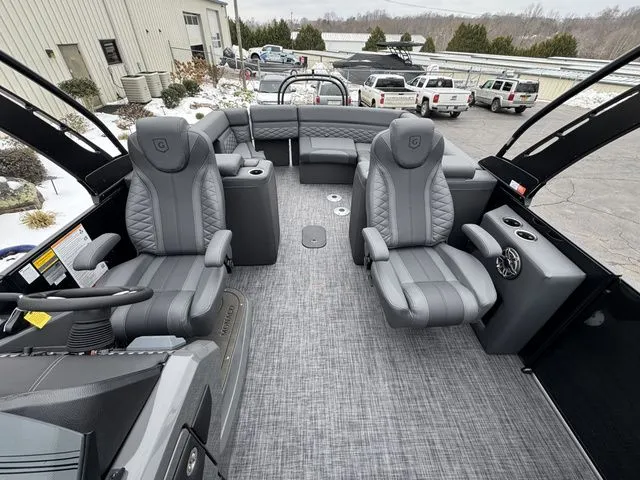 Slide: The Image of Glastron Monaco Lounge 235 ULC 2026 - 6