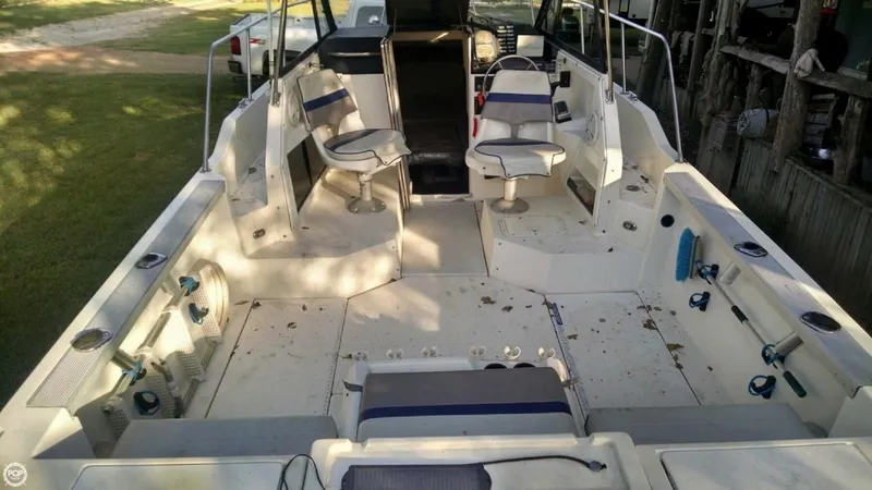 Slide: The Image of Bayliner Trophy 22 Walkaround 1994 - 5