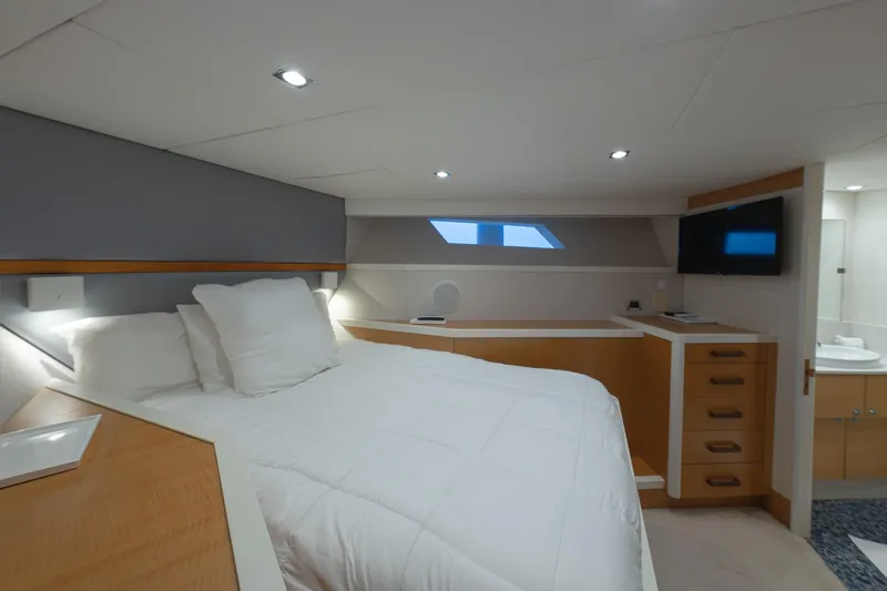 Slide: The Image of Luxurious 2012 Lazzara Breeze yacht bedroom with modern design and cozy bedding. - 22