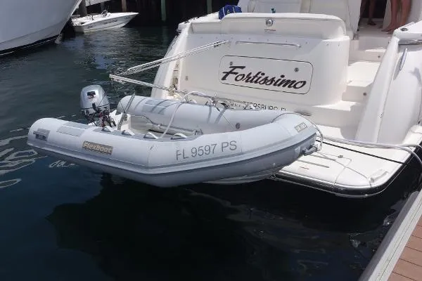 Slide: The Image of Tiara 4300 Sovran 2010 - 10