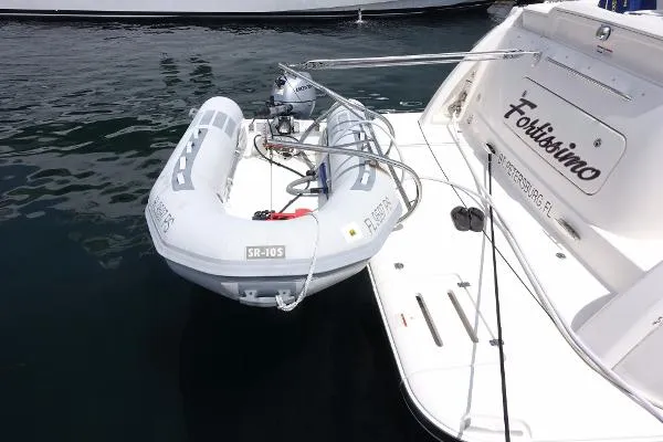 Slide: The Image of Tiara 4300 Sovran 2010 - 9