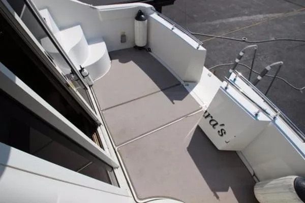 Slide: The Image of Carver Yachts 36 Mariner 2006 - 5