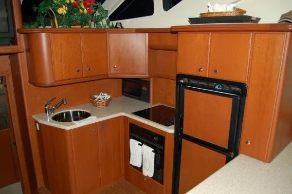 Slide: The Image of Silverton 43 Motoryacht 2004 - 6